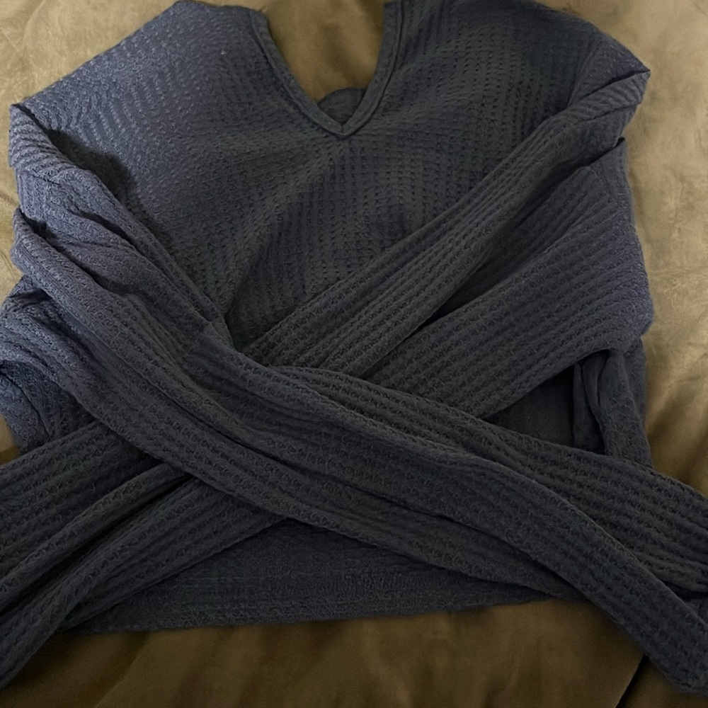 Blue cropped long sleeve